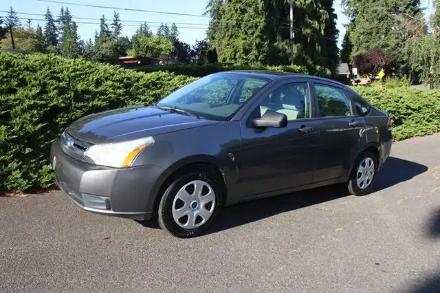2010 Ford Focus SE's photo