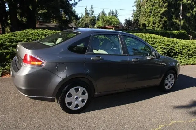 2010 Ford Focus SE photo 3