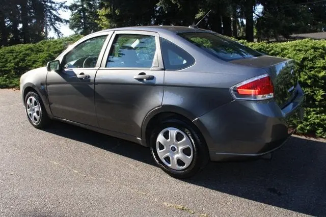 2010 Ford Focus SE photo 4