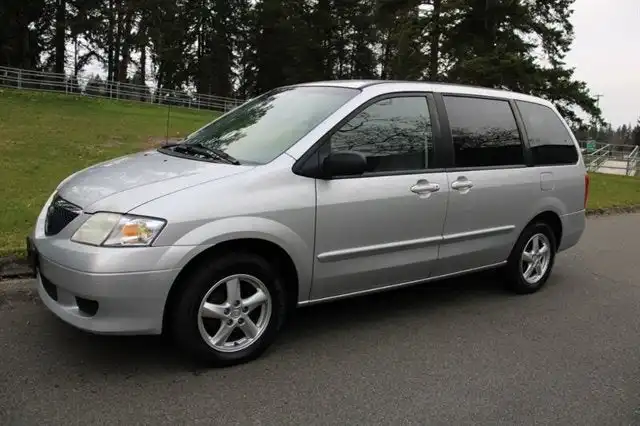 2003 Mazda MPV LX's photo
