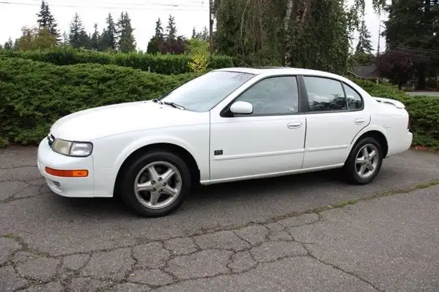 1999 Nissan Maxima GLE 4AT's photo
