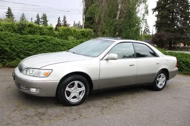 1999 Lexus ES 350 300's photo