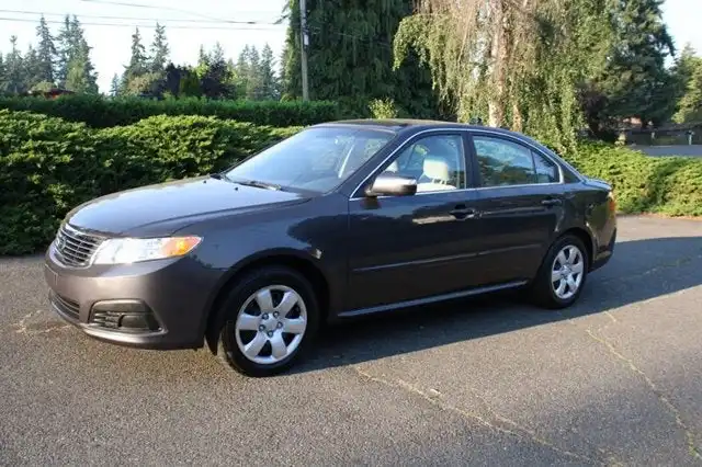 2010 Kia Optima LX AT's photo