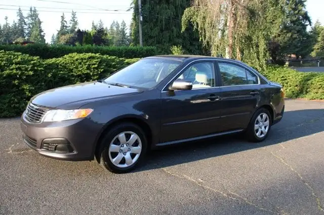 2010 Kia Optima LX AT's photo