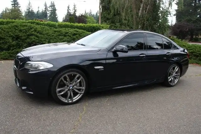 2011 BMW 5 Series 535i xDrive Sedan's photo