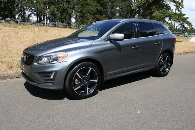 2016 Volvo XC60 T6 AWD Auto R-Design Platinum's photo