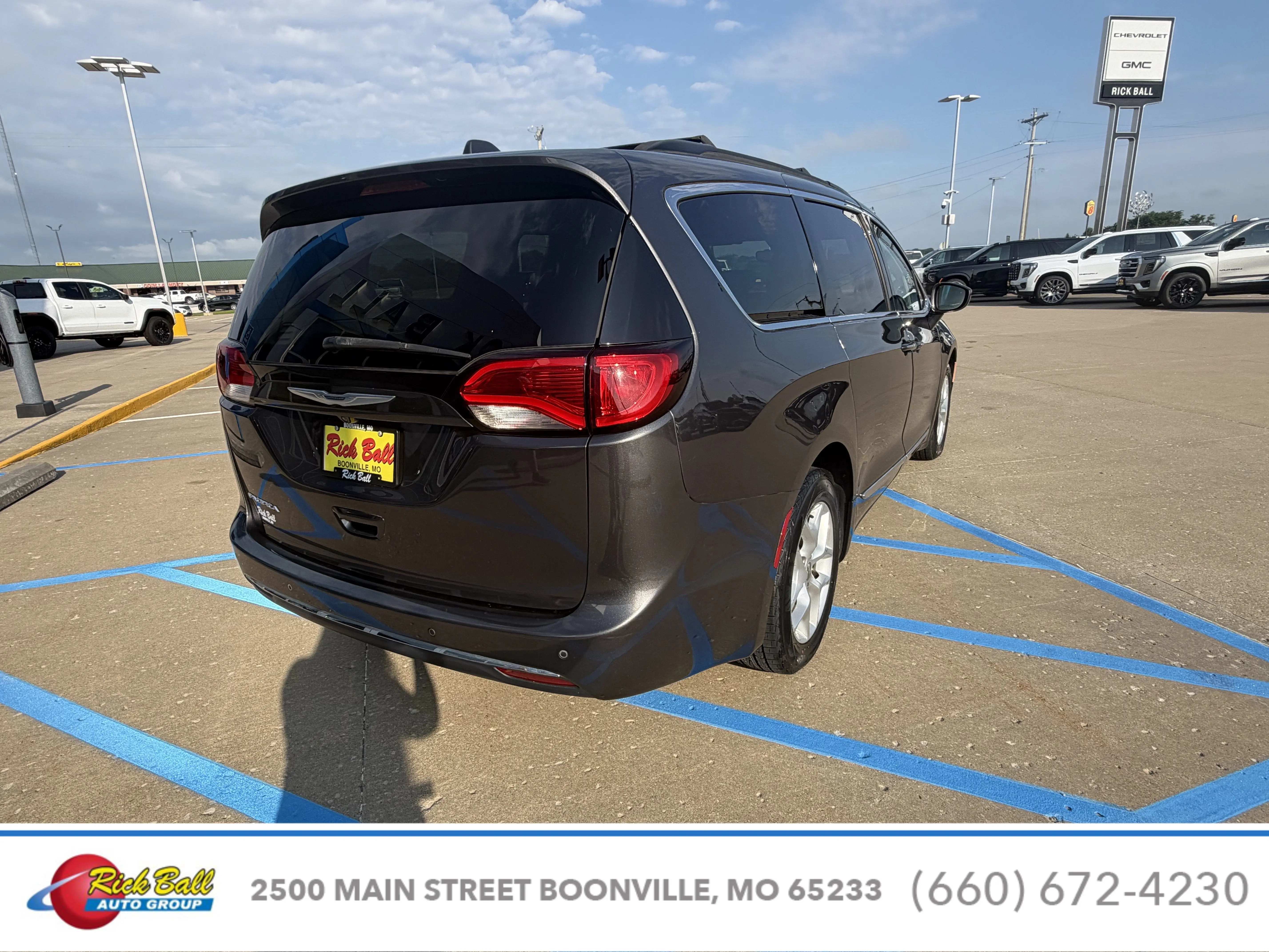 2017 Chrysler Pacifica Touring-L photo 5