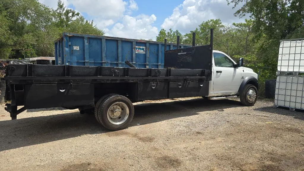 2018 RAM 5500 Chassis Cab photo 3