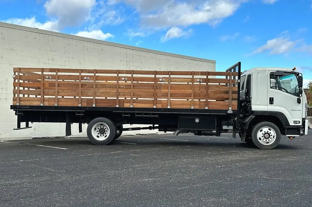 2023 Chevrolet Low Cab Forward undefined photo 3