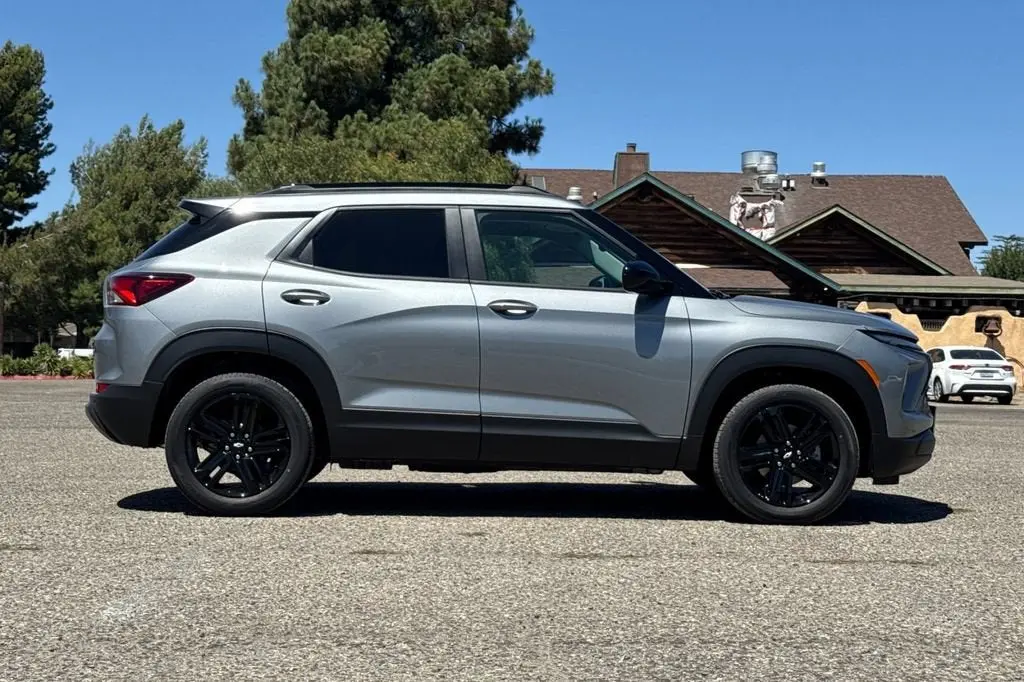2026 Chevrolet Trailblazer LT photo 3