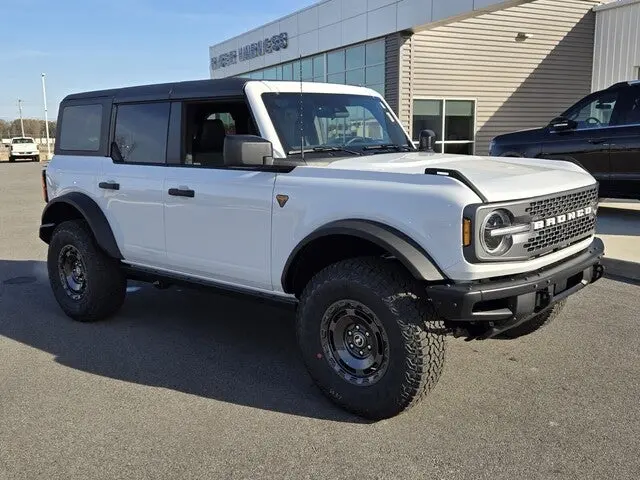 2025 Ford Bronco Badlands 4x4 photo 3
