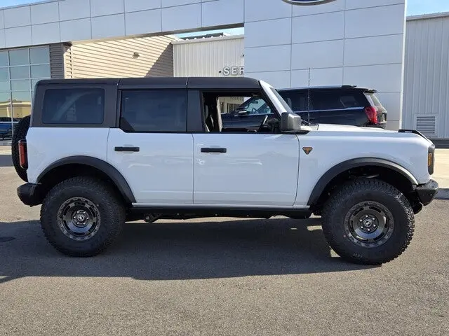 2025 Ford Bronco Badlands 4x4 photo 4