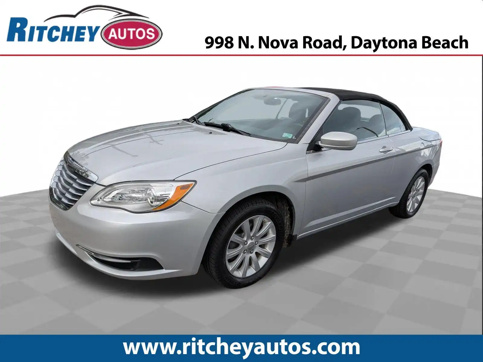 2012 Chrysler 200 Touring Convertible's photo