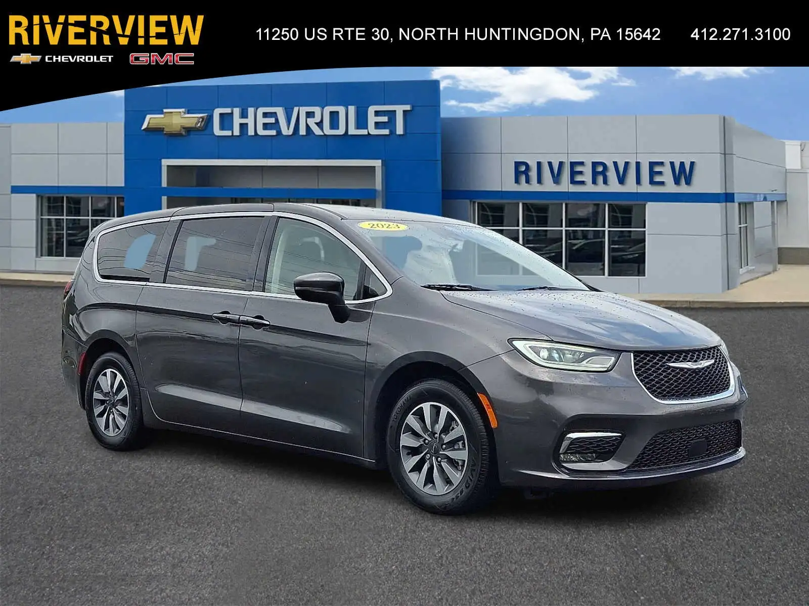 2023 Chrysler Pacifica Hybrid Touring L Hybrid's photo