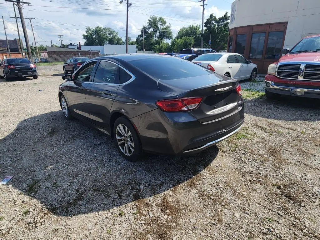 2015 Chrysler 200 Limited photo 4