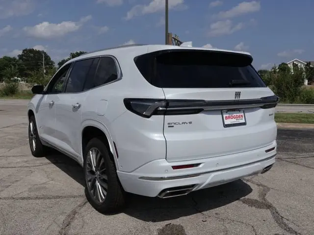 2026 Buick Enclave Avenir AWD photo 5