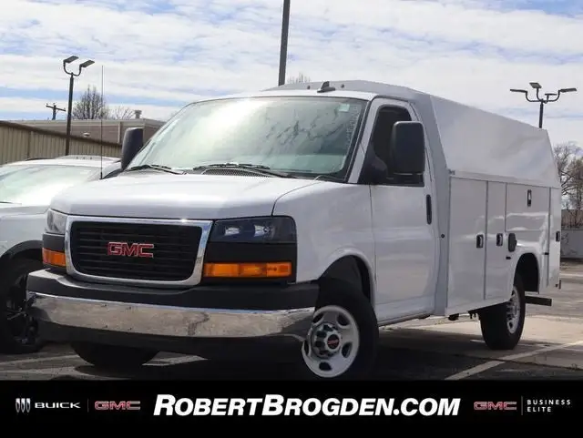 2025 GMC Savana 3500 139" WB photo 1
