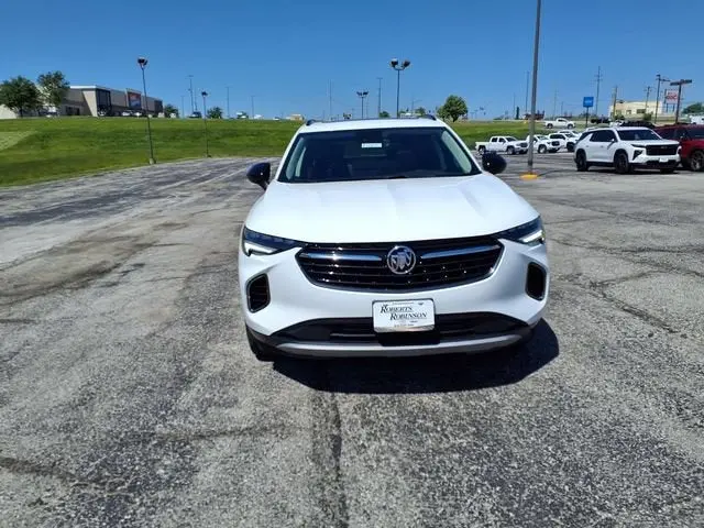 2023 Buick Envision Essence AWD photo 3