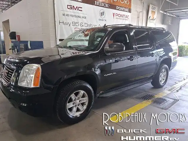 2013 GMC Yukon SLT 4WD 1/2 Ton (4SA)'s photo