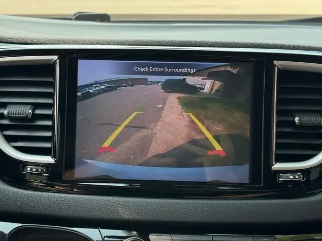 2023 Chrysler Pacifica Touring L photo 4