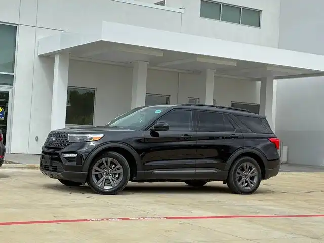 2023 Ford Explorer XLT RWD's photo