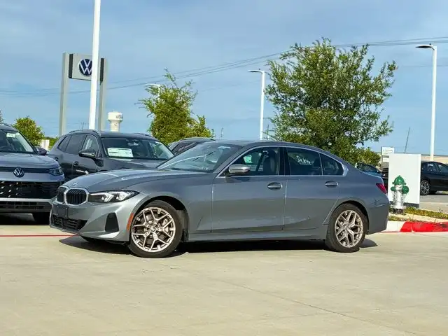 2025 BMW 3 Series 330i xDrive Sedan's photo