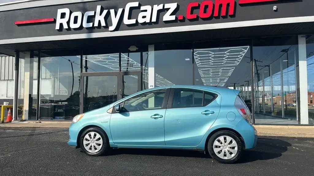2013 Toyota Prius c Two's photo