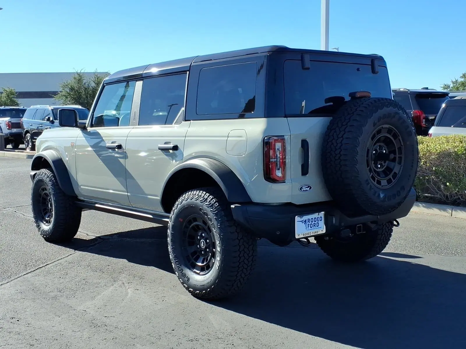 2026 Ford Bronco Badlands 4x4 photo 3