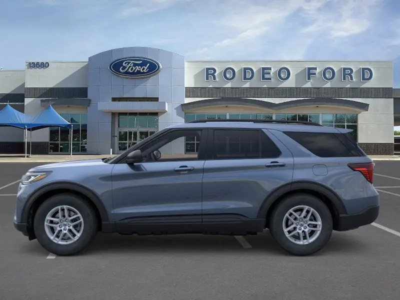 2026 Ford Explorer undefined photo 3
