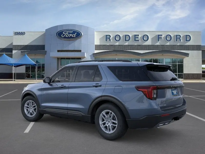 2026 Ford Explorer undefined photo 4