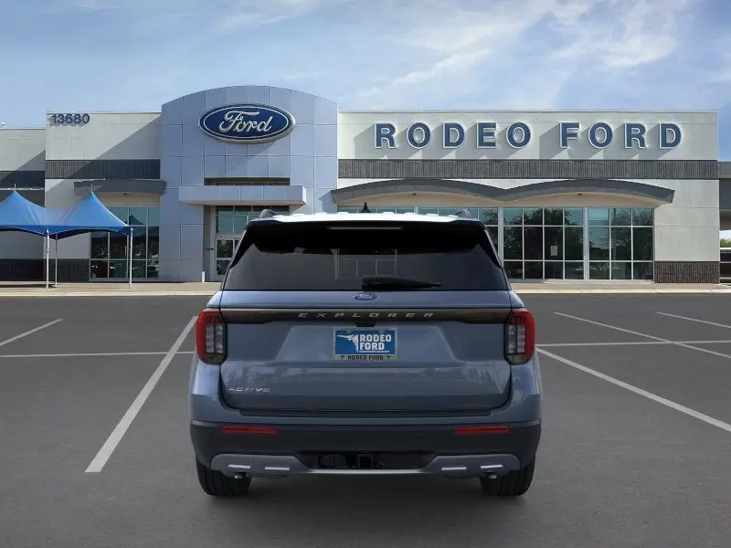 2026 Ford Explorer undefined photo 5