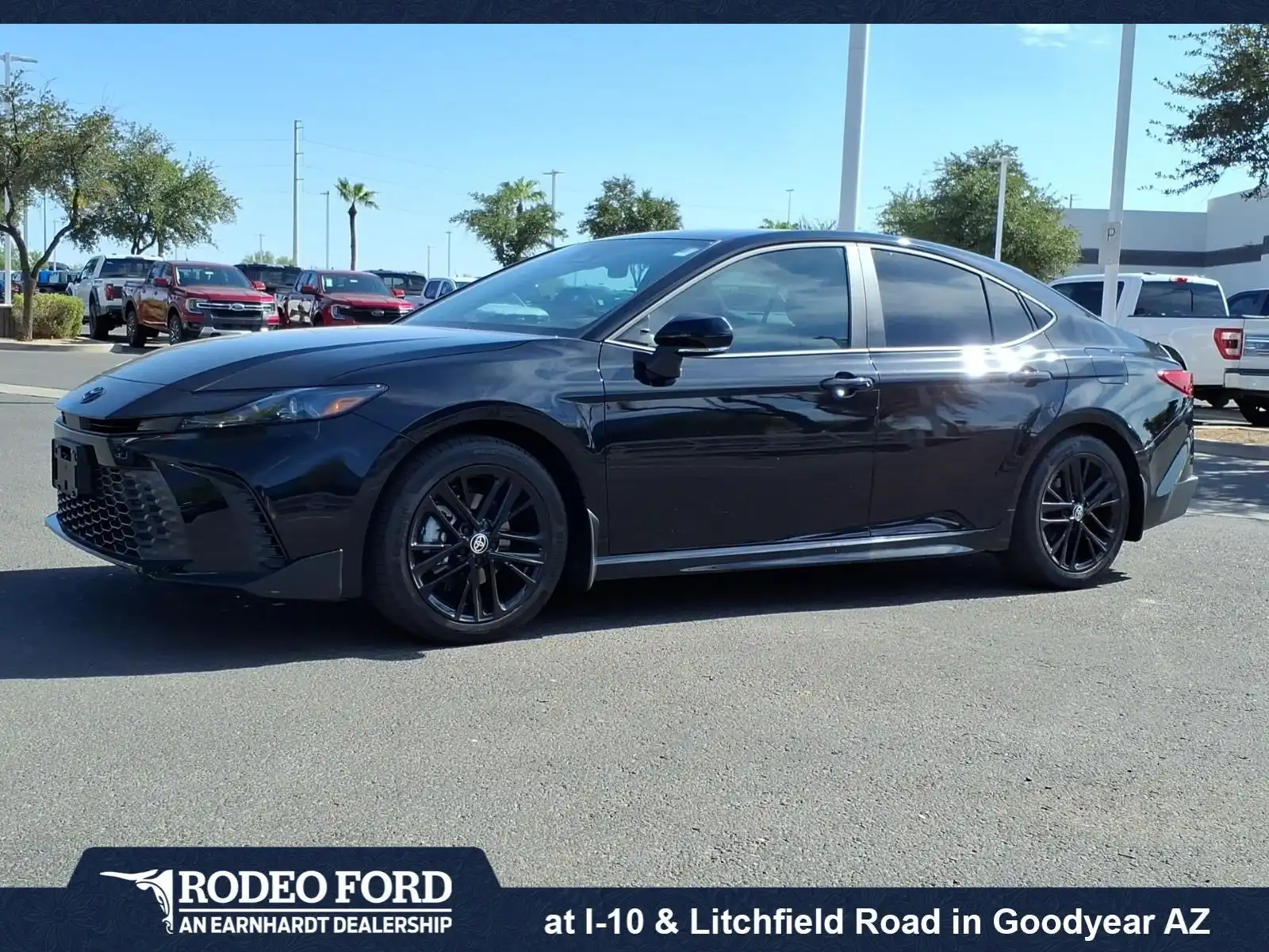 2026 Toyota Camry SE Hybrid's photo