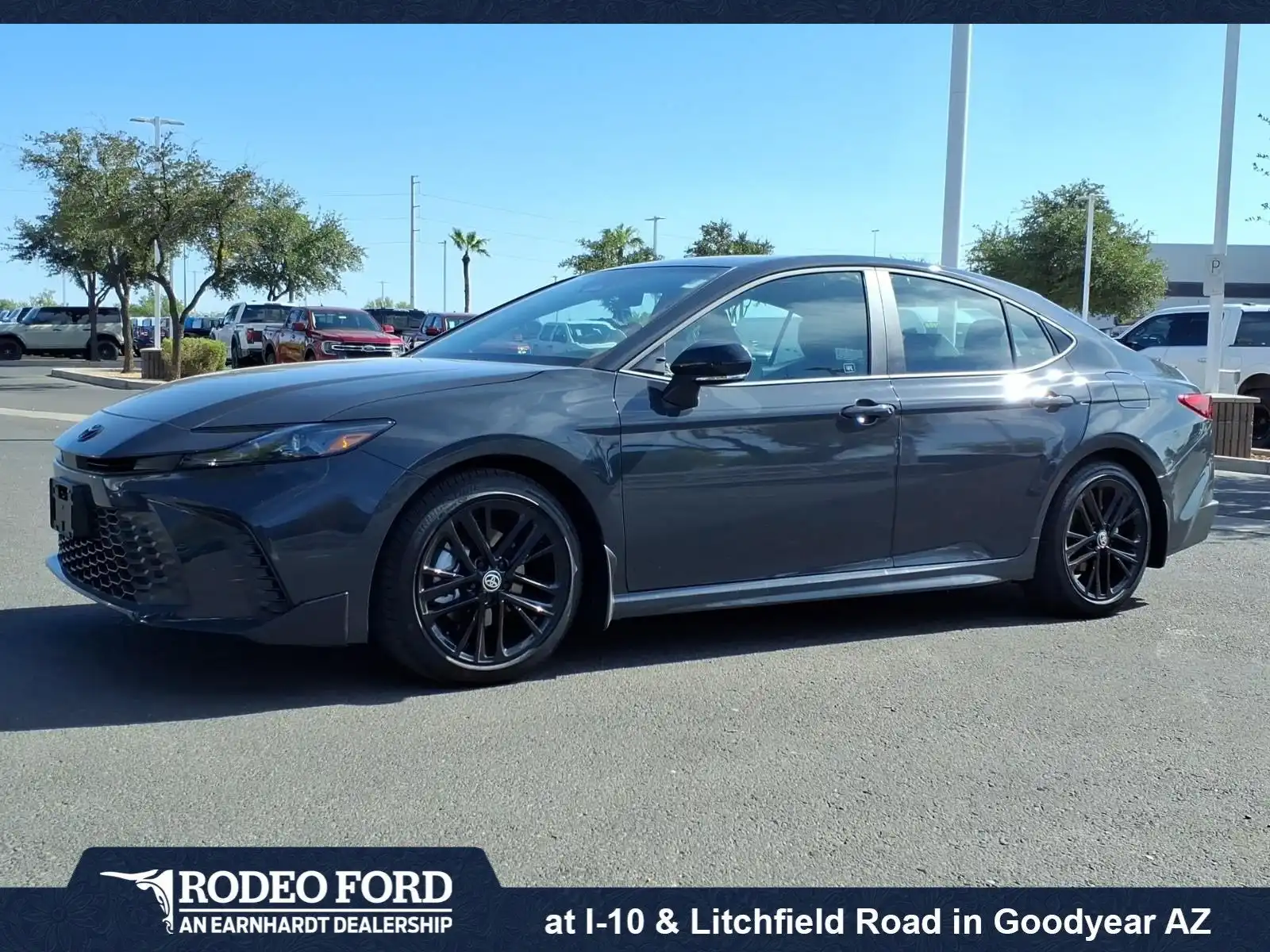 2026 Toyota Camry SE Hybrid's photo