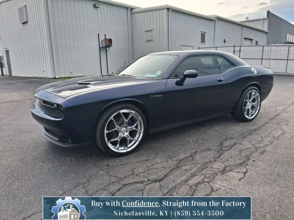 2019 Dodge Challenger SXT Auto's photo
