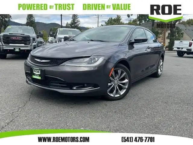 2016 Chrysler 200 S's photo