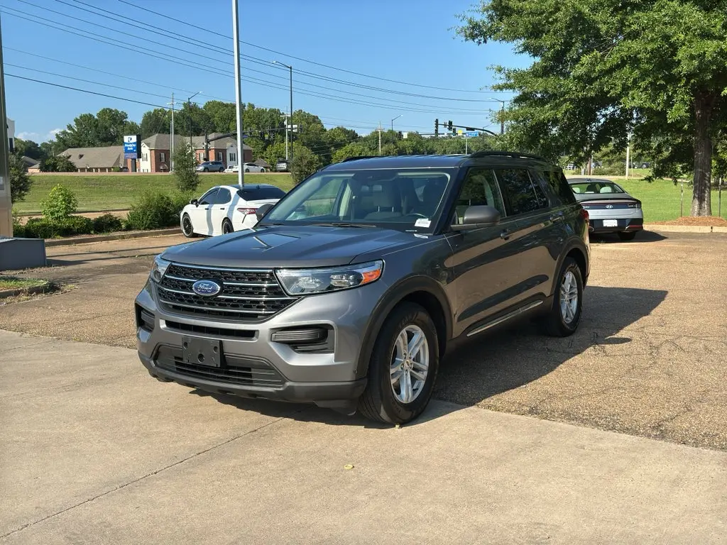 2021 Ford Explorer XLT RWD photo 3