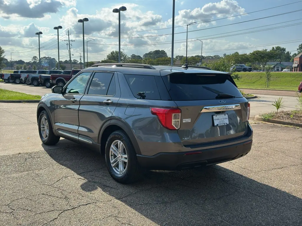 2021 Ford Explorer XLT RWD photo 4
