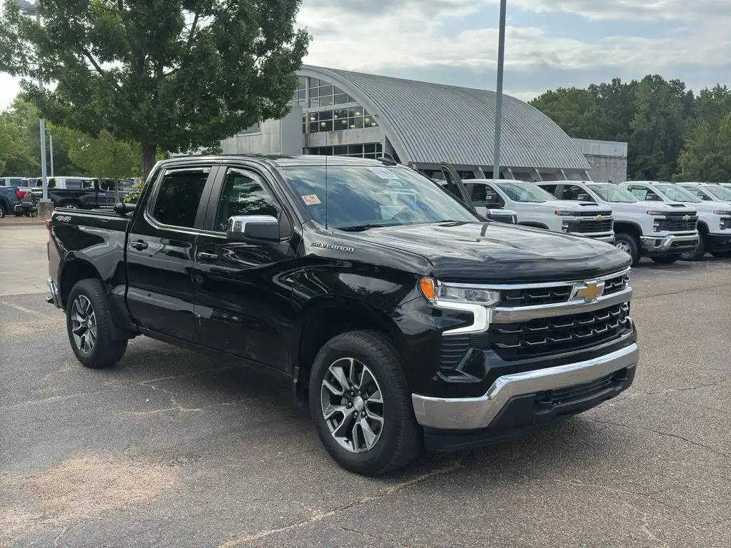 2023 Chevrolet Silverado 1500 LT 2FL 4X4 Crew Cab Short Box's photo