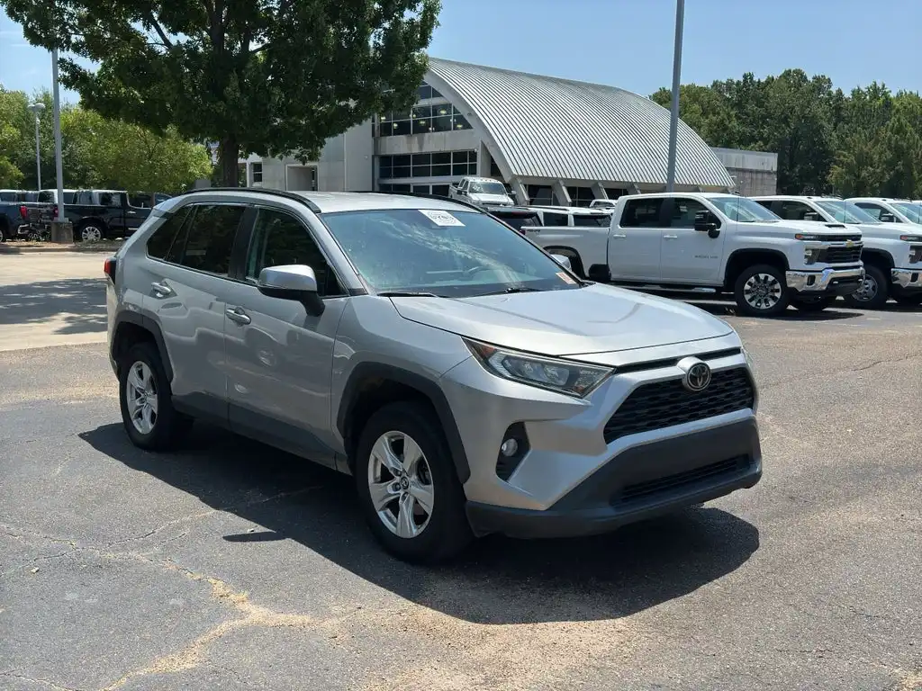 2021 Toyota RAV4 XLE FWD's photo