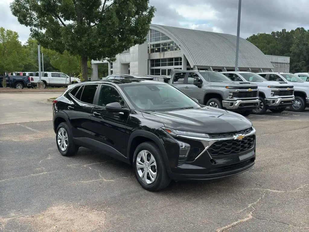 2024 Chevrolet Trax LS's photo