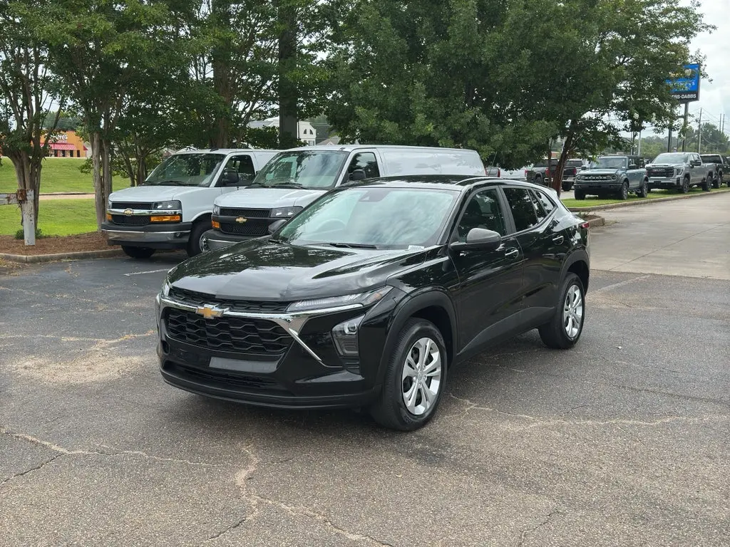 2024 Chevrolet Trax LS photo 3