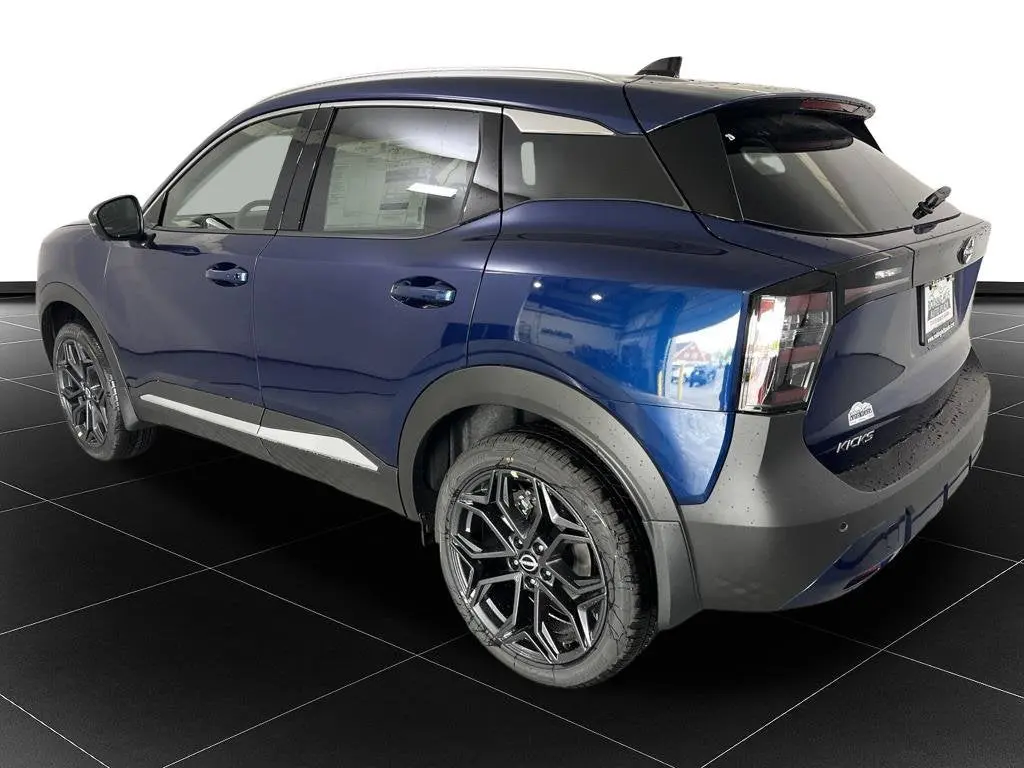 2027 Nissan Kicks 2.0 SR AWD photo 3