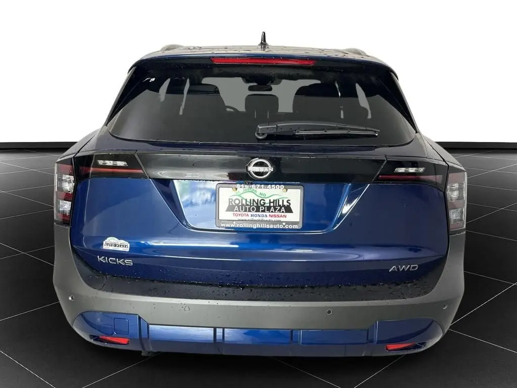2027 Nissan Kicks 2.0 SR AWD photo 4