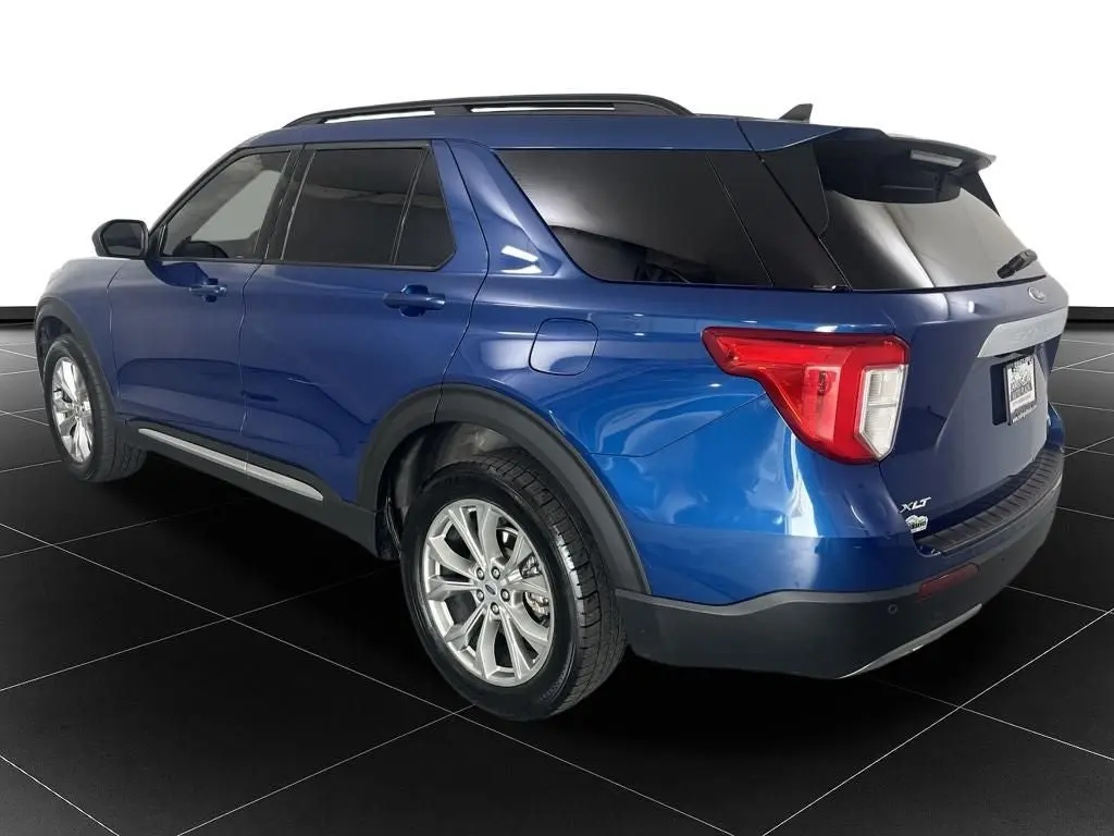 2023 Ford Explorer XLT 4WD photo 3