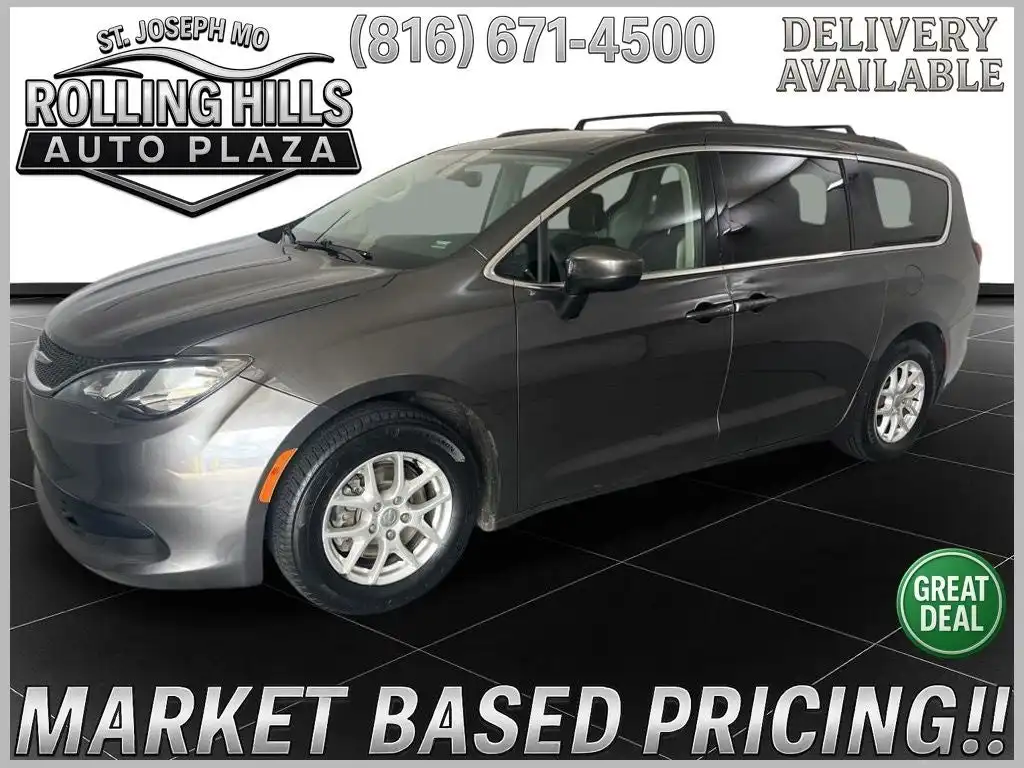 2020 Chrysler Voyager's photo