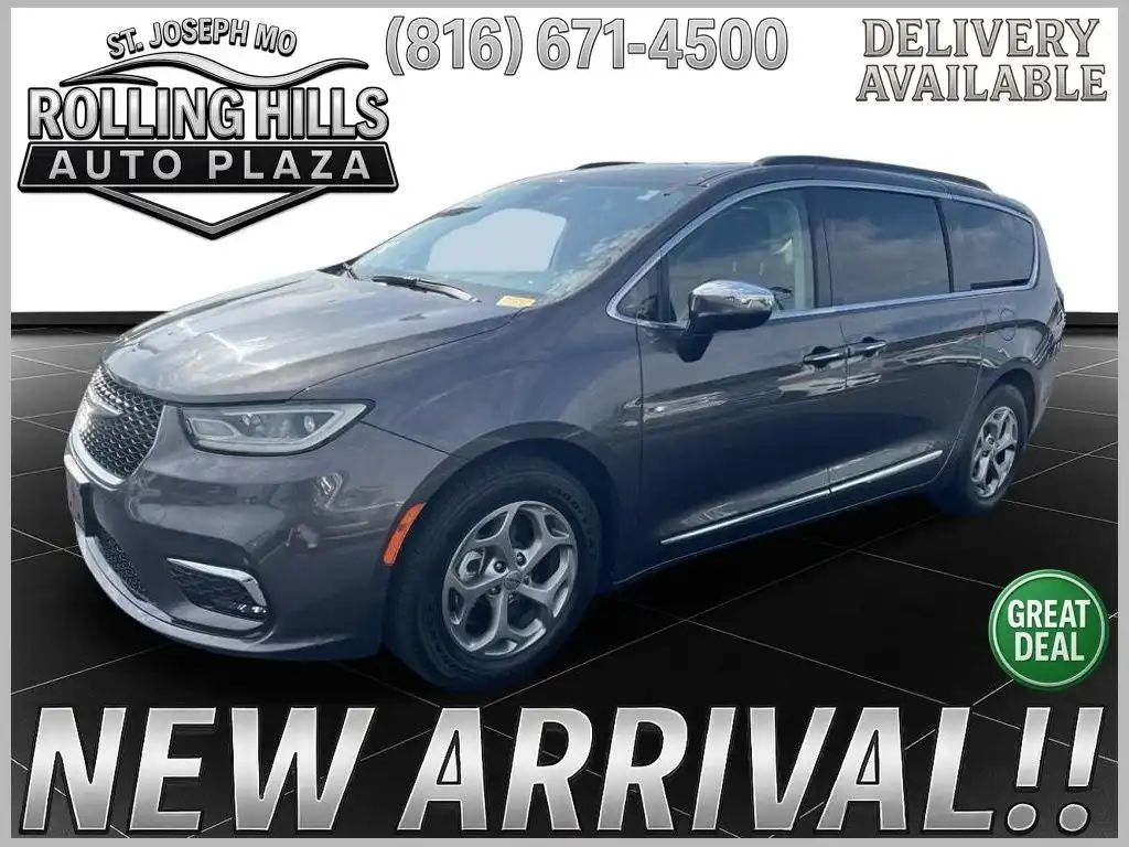 2023 Chrysler Pacifica Limited's photo