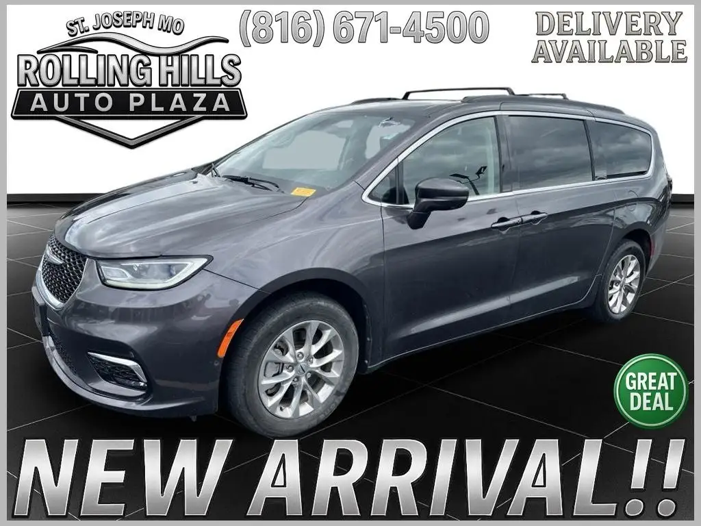 2022 Chrysler Pacifica Touring L photo 1