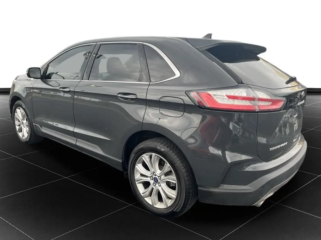 2021 Ford Edge Titanium photo 3