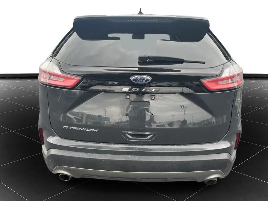 2021 Ford Edge Titanium photo 4