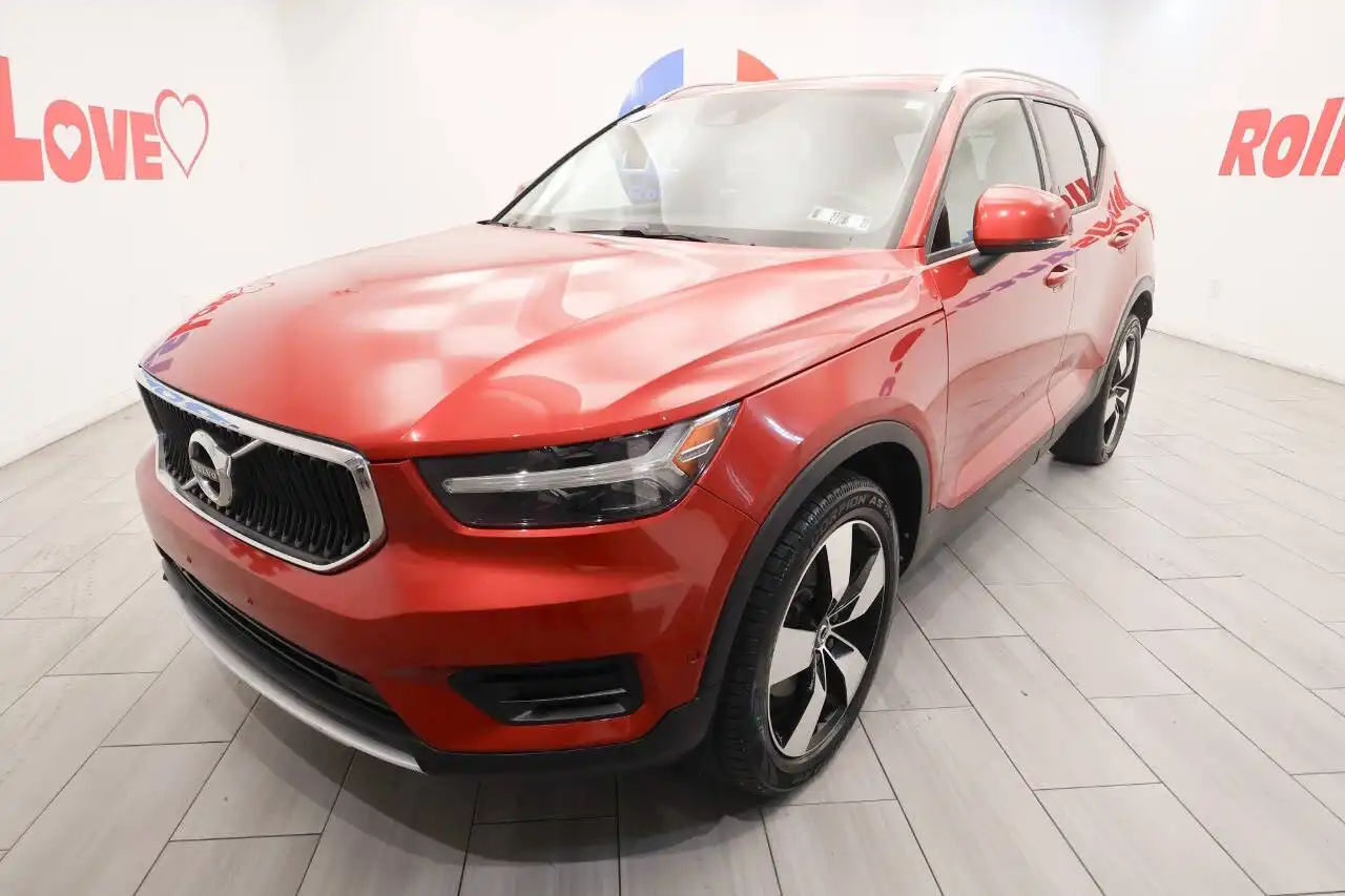 2019 Volvo XC40 T4 Momentum's photo